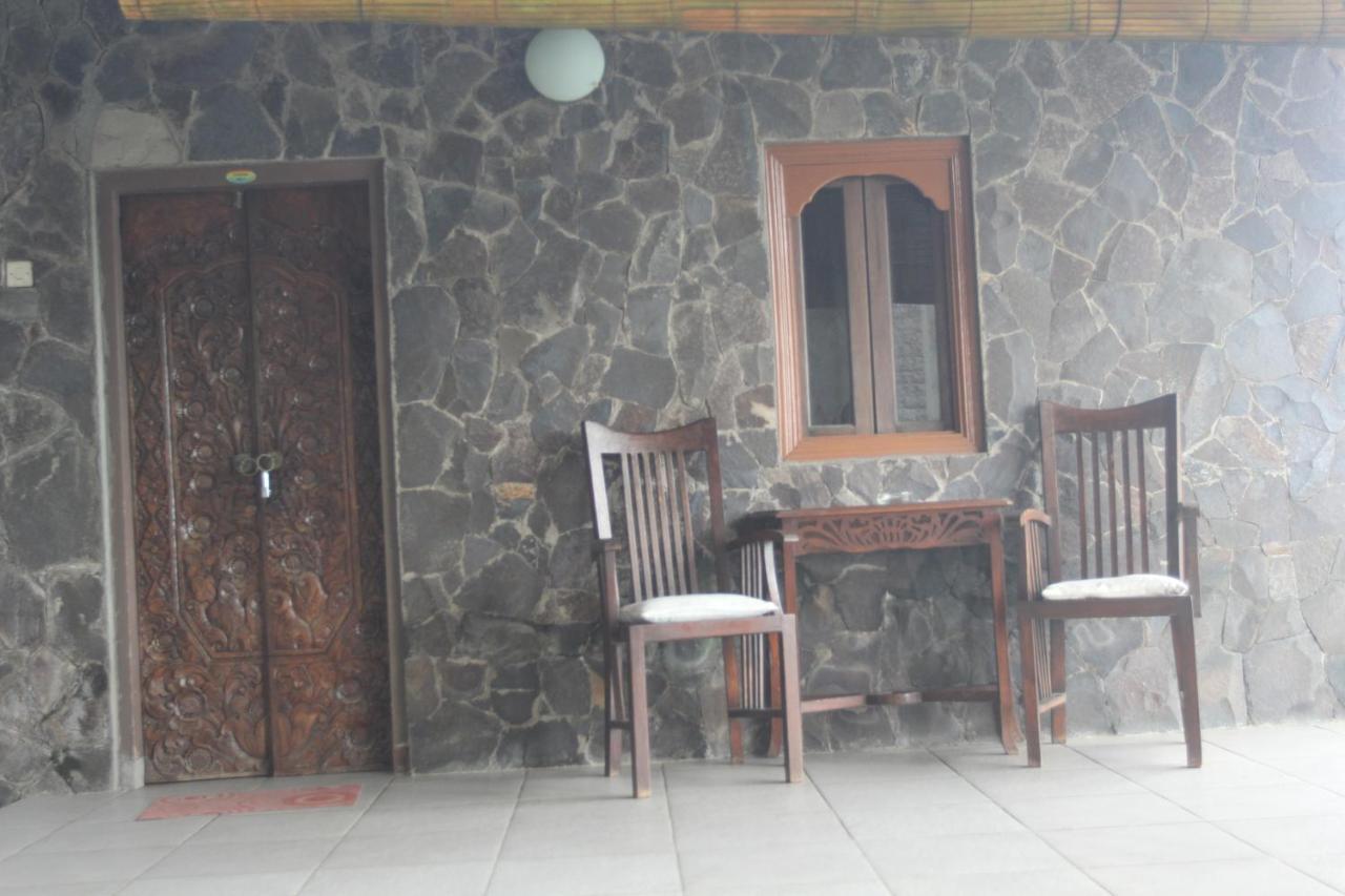 Temple Cafe & Cottages Candi Dasa  Exterior photo
