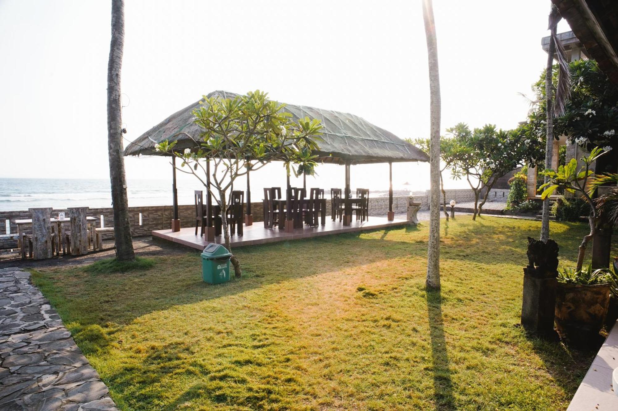 Temple Cafe & Cottages Candi Dasa  Exterior photo