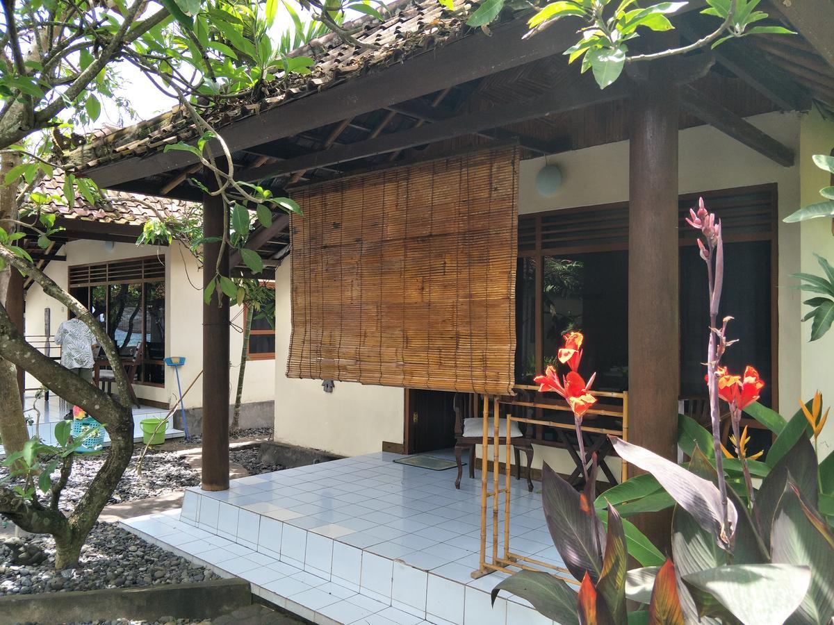 Temple Cafe & Cottages Candi Dasa  Exterior photo
